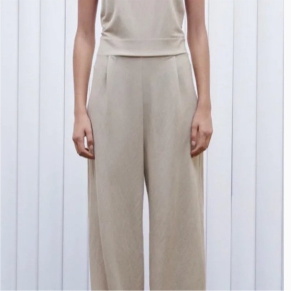 Zara Jumpsuit with side zip NWOT SZ L - Picture 2 of 7